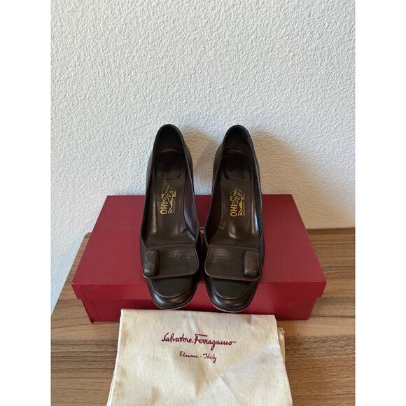 Salvatore Ferragamo Fondente Pebble Calf TAM Heels Size 7B – 8cm Heel - Picture 3 of 4